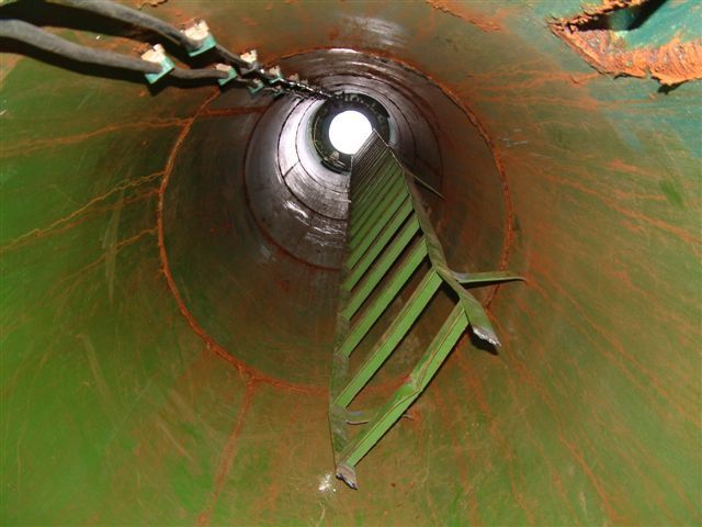 Stiel vom Wasserturm mit Steigleiter
